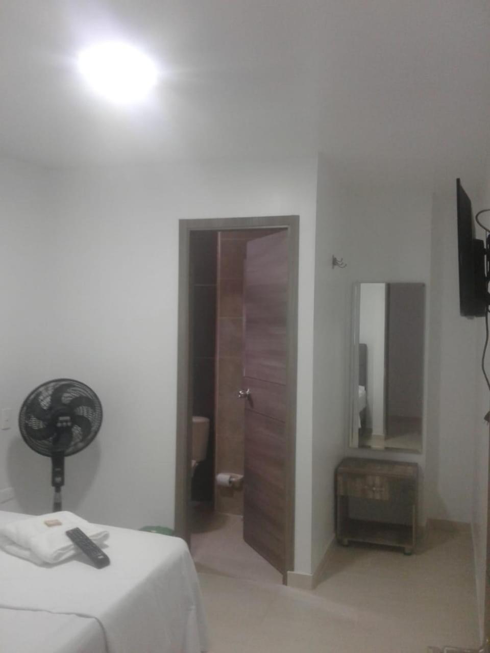 Hostal Piedra Del Sol فلوريدا بلانكا المظهر الخارجي الصورة